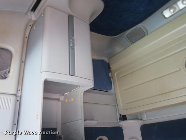 image for item DB8924 2003 Freightliner Columbia semi truck