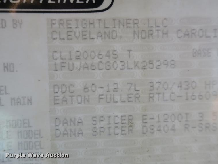 image for item DB8924 2003 Freightliner Columbia semi truck