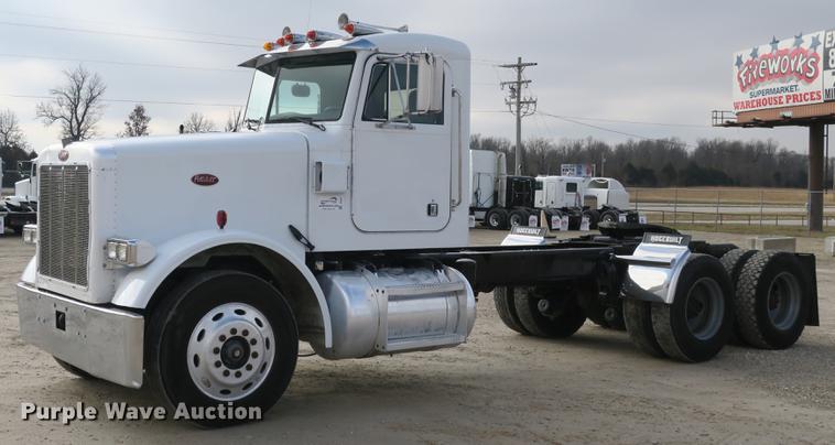 image for item DB8925 1992 Peterbilt 377 semi truck