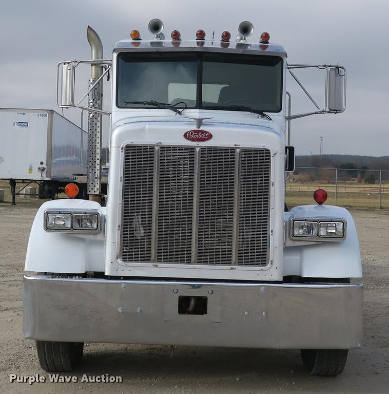 image for item DB8925 1992 Peterbilt 377 semi truck