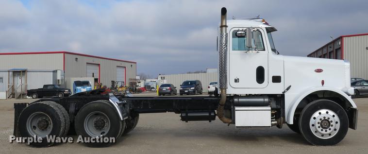 image for item DB8925 1992 Peterbilt 377 semi truck