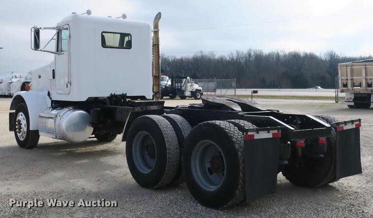 image for item DB8925 1992 Peterbilt 377 semi truck