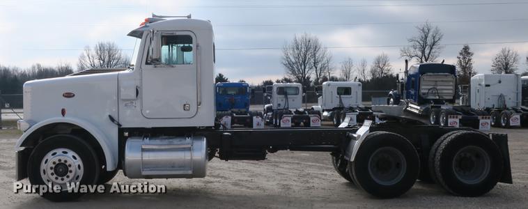 image for item DB8925 1992 Peterbilt 377 semi truck