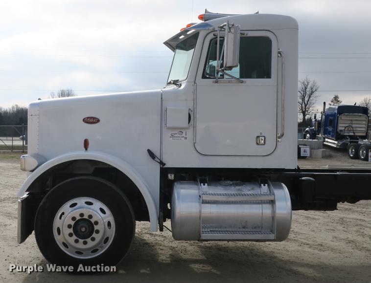 image for item DB8925 1992 Peterbilt 377 semi truck