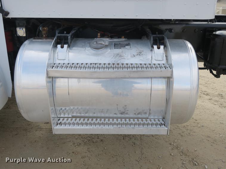 image for item DB8925 1992 Peterbilt 377 semi truck