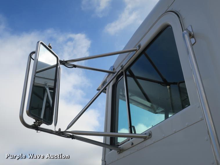 image for item DB8925 1992 Peterbilt 377 semi truck