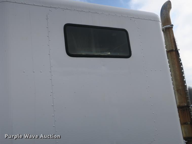 image for item DB8925 1992 Peterbilt 377 semi truck