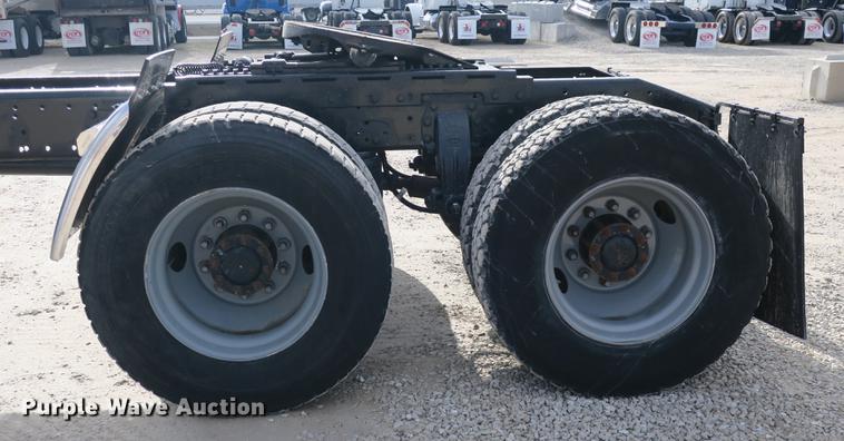 image for item DB8925 1992 Peterbilt 377 semi truck