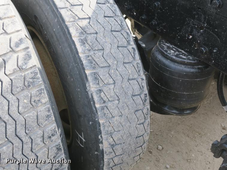 image for item DB8925 1992 Peterbilt 377 semi truck