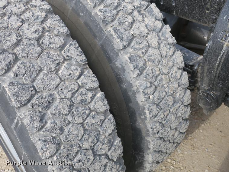 image for item DB8925 1992 Peterbilt 377 semi truck