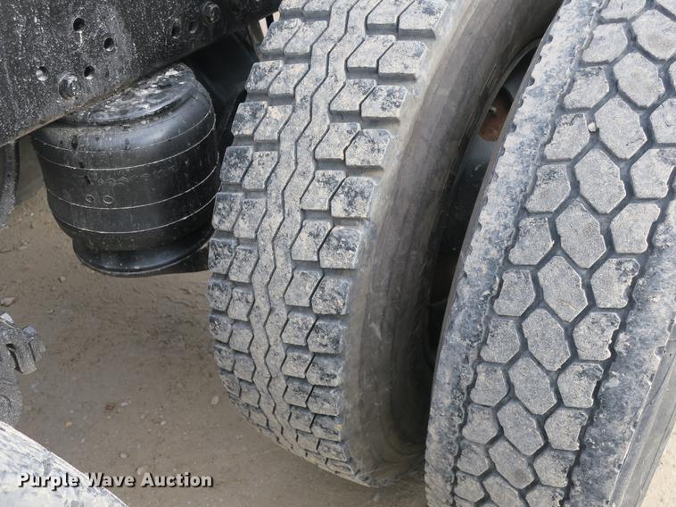 image for item DB8925 1992 Peterbilt 377 semi truck