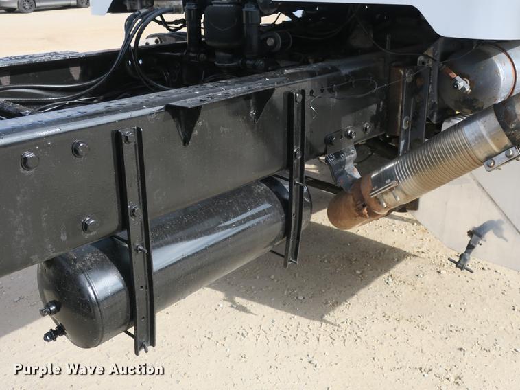 image for item DB8925 1992 Peterbilt 377 semi truck