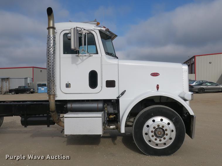 image for item DB8925 1992 Peterbilt 377 semi truck