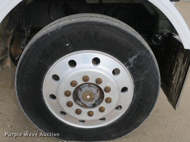 image for item DB8925 1992 Peterbilt 377 semi truck