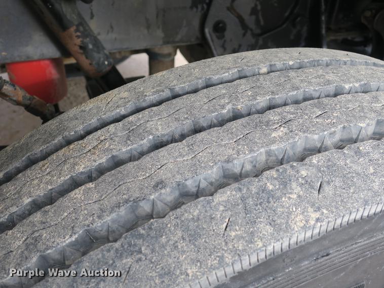 image for item DB8925 1992 Peterbilt 377 semi truck