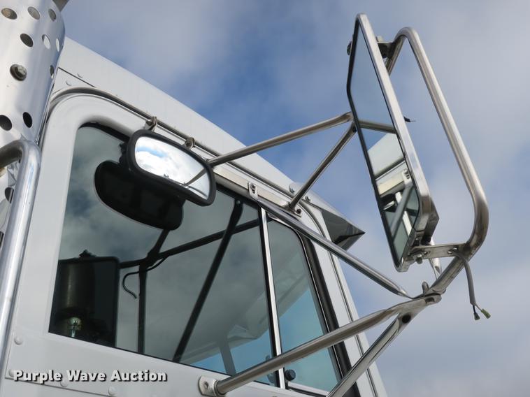 image for item DB8925 1992 Peterbilt 377 semi truck