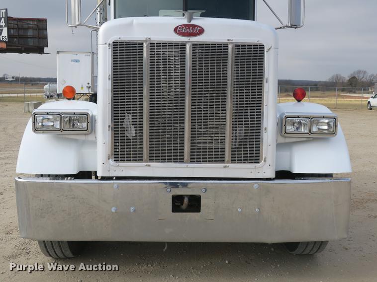 image for item DB8925 1992 Peterbilt 377 semi truck