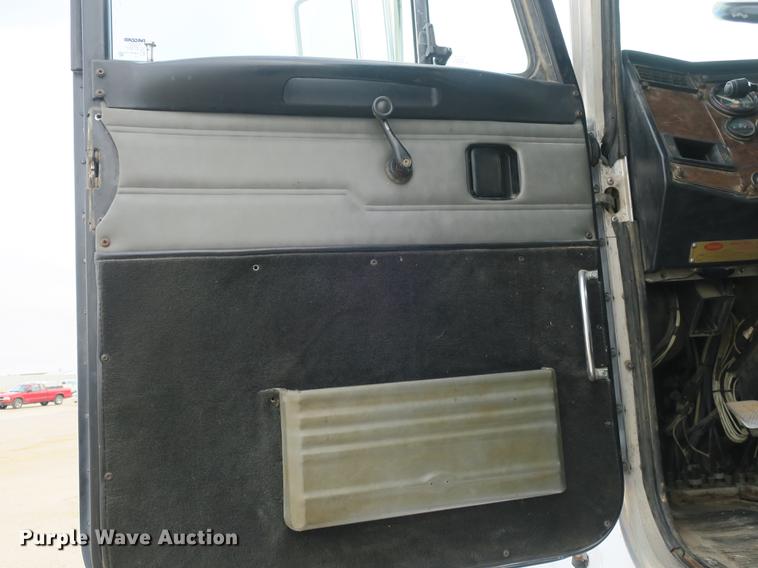 image for item DB8925 1992 Peterbilt 377 semi truck