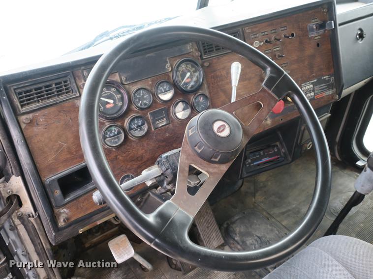image for item DB8925 1992 Peterbilt 377 semi truck