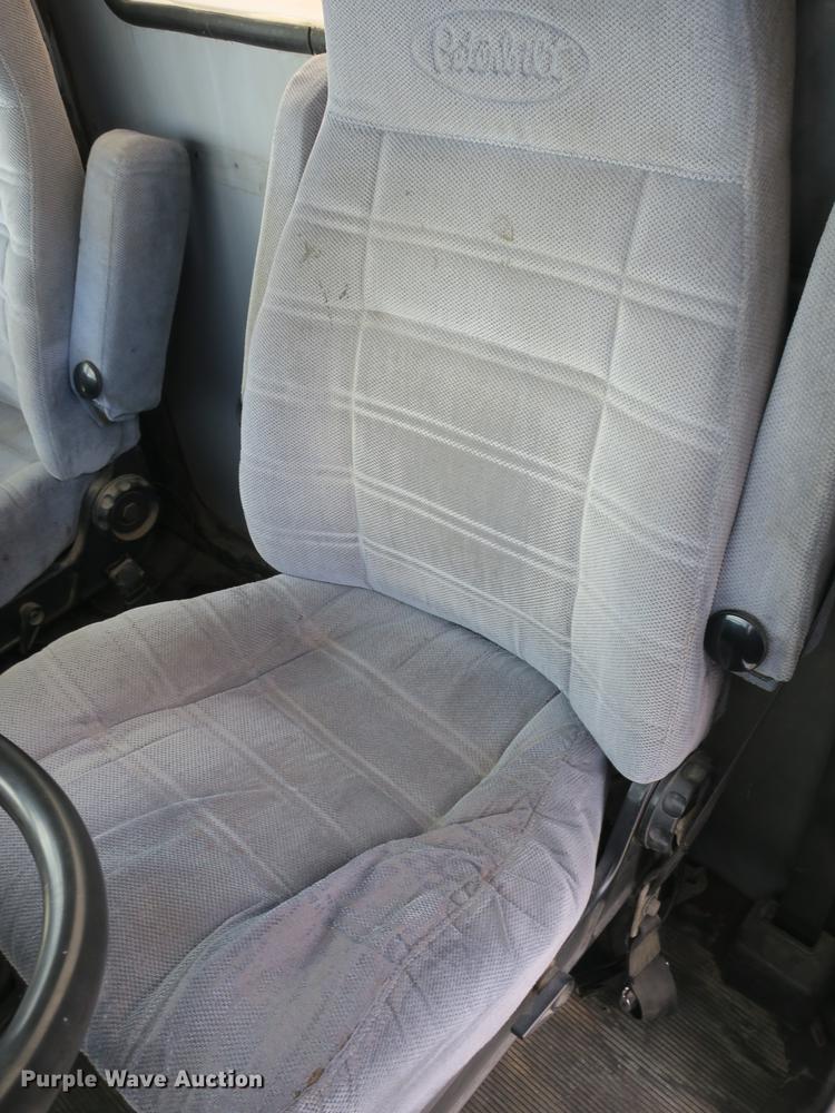 image for item DB8925 1992 Peterbilt 377 semi truck