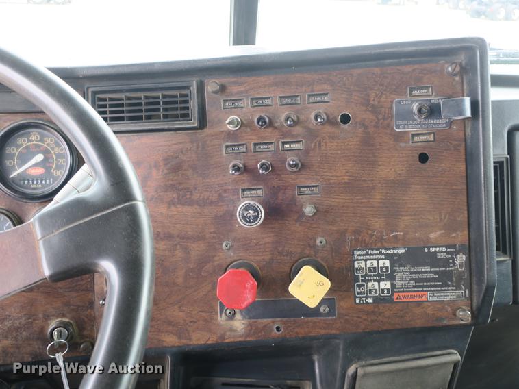 image for item DB8925 1992 Peterbilt 377 semi truck