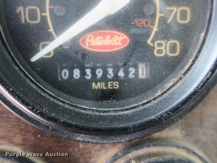 image for item DB8925 1992 Peterbilt 377 semi truck