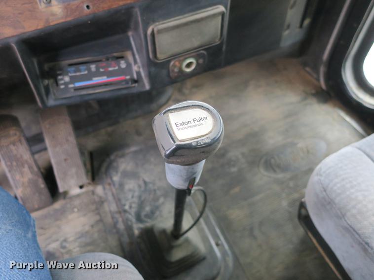 image for item DB8925 1992 Peterbilt 377 semi truck