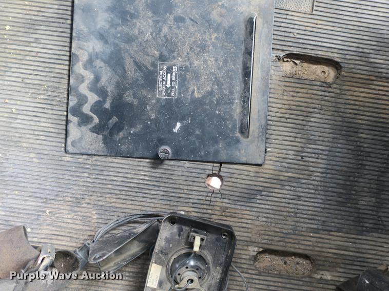 image for item DB8925 1992 Peterbilt 377 semi truck