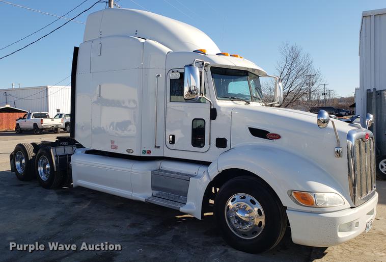 image for item DB9457 2010 Peterbilt 386 semi truck