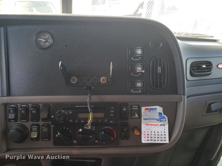 image for item DB9457 2010 Peterbilt 386 semi truck