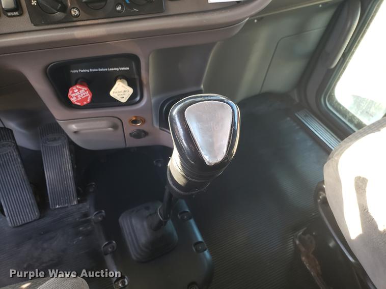 image for item DB9457 2010 Peterbilt 386 semi truck