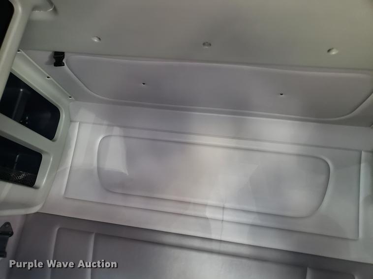 image for item DB9457 2010 Peterbilt 386 semi truck