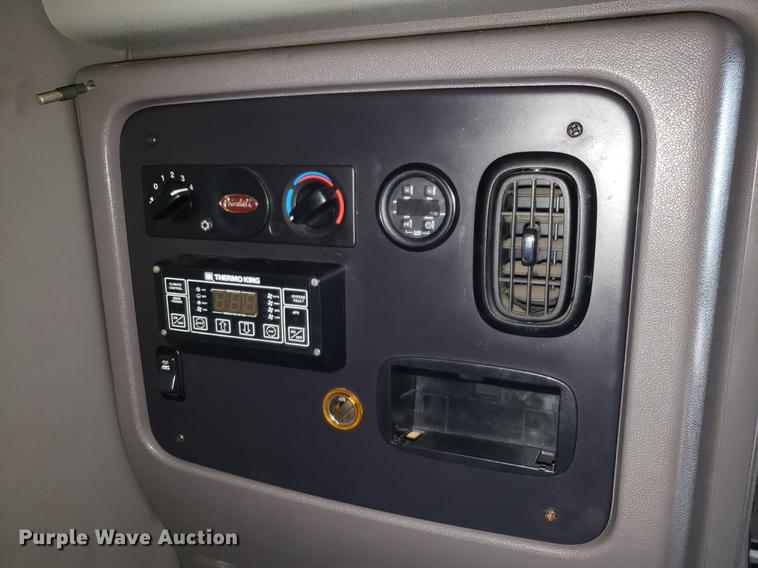 image for item DB9457 2010 Peterbilt 386 semi truck