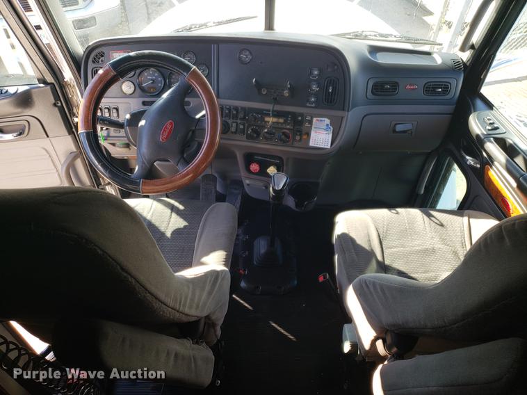 image for item DB9457 2010 Peterbilt 386 semi truck