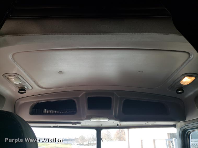 image for item DB9457 2010 Peterbilt 386 semi truck