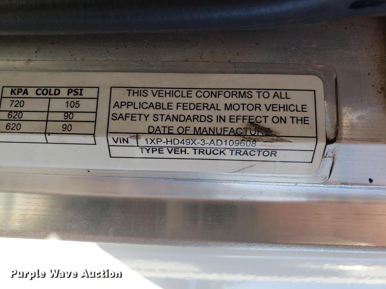 image for item DB9457 2010 Peterbilt 386 semi truck