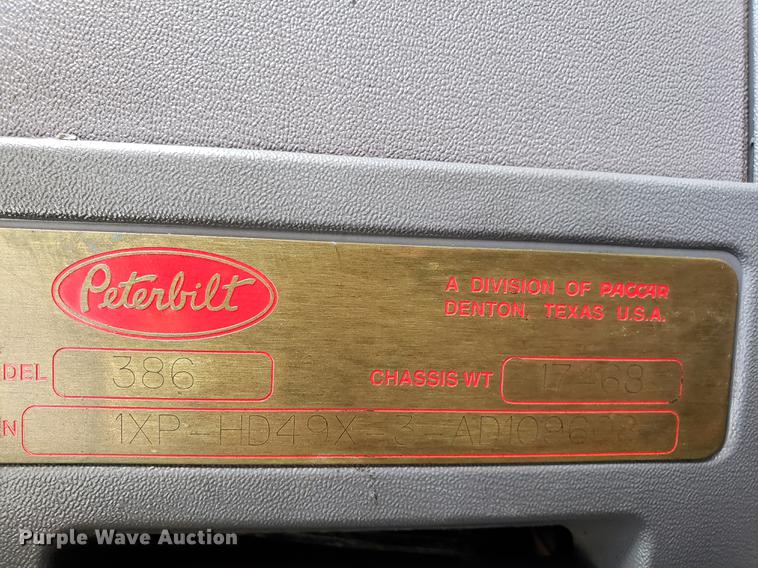 image for item DB9457 2010 Peterbilt 386 semi truck