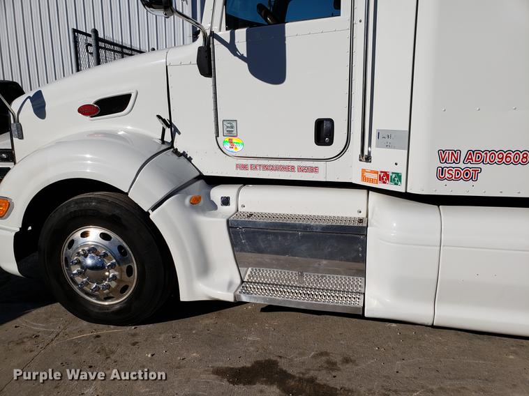 image for item DB9457 2010 Peterbilt 386 semi truck
