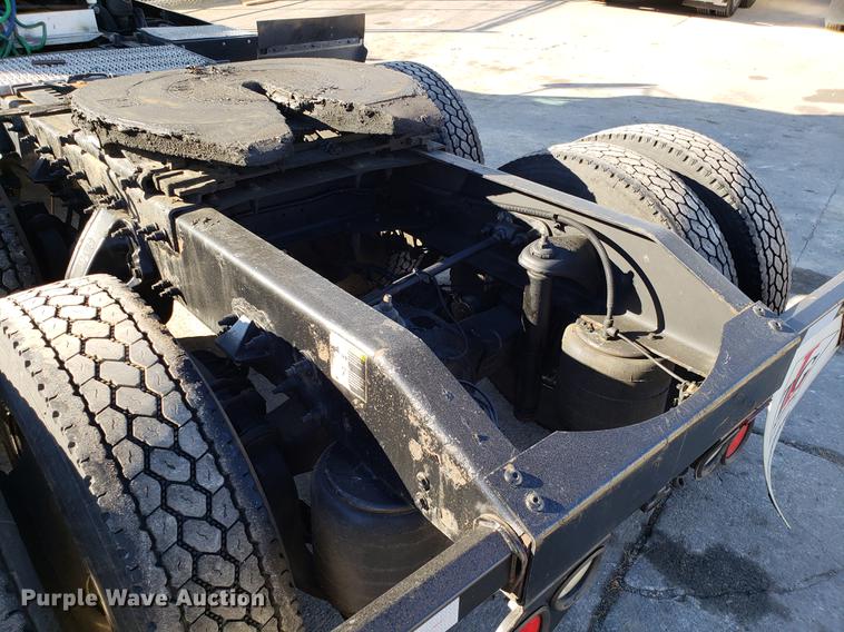 image for item DB9457 2010 Peterbilt 386 semi truck