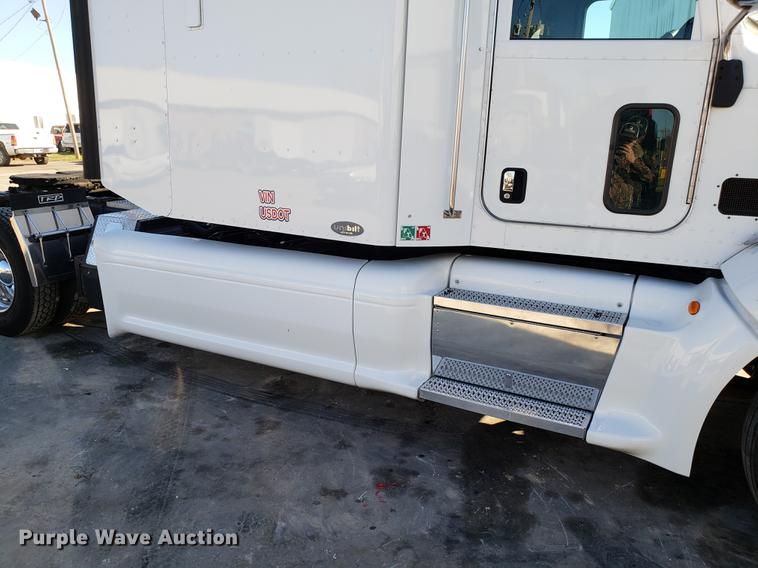 image for item DB9457 2010 Peterbilt 386 semi truck