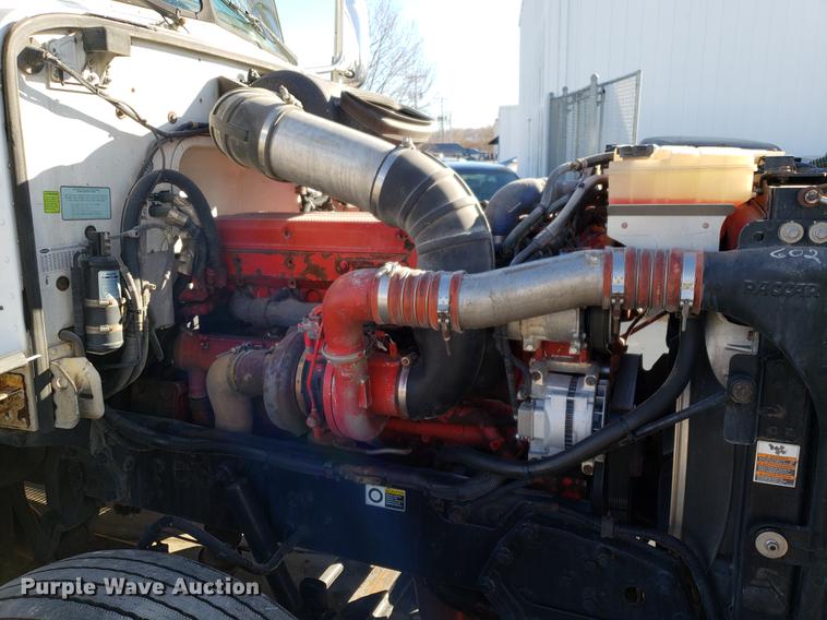 image for item DB9457 2010 Peterbilt 386 semi truck