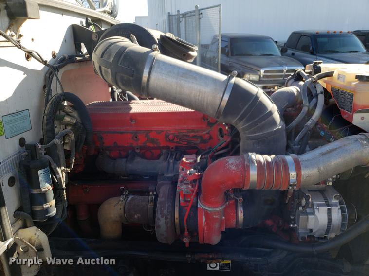 image for item DB9457 2010 Peterbilt 386 semi truck