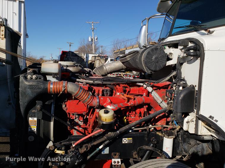 image for item DB9457 2010 Peterbilt 386 semi truck