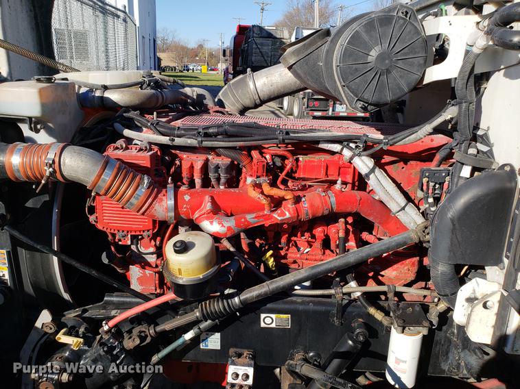 image for item DB9457 2010 Peterbilt 386 semi truck