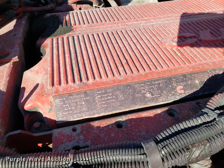 image for item DB9457 2010 Peterbilt 386 semi truck