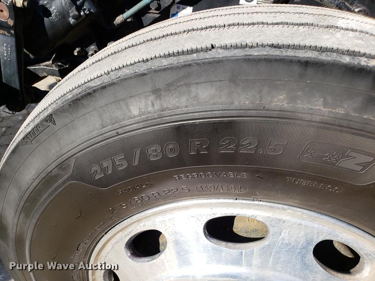 image for item DB9457 2010 Peterbilt 386 semi truck