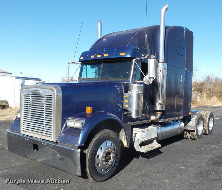 image for item DD2380 2001 Freightliner Classic semi truck