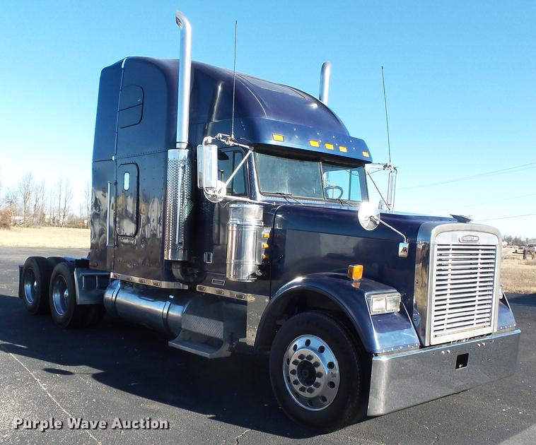image for item DD2380 2001 Freightliner Classic semi truck