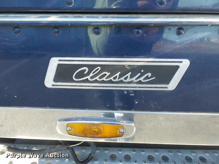 image for item DD2380 2001 Freightliner Classic semi truck