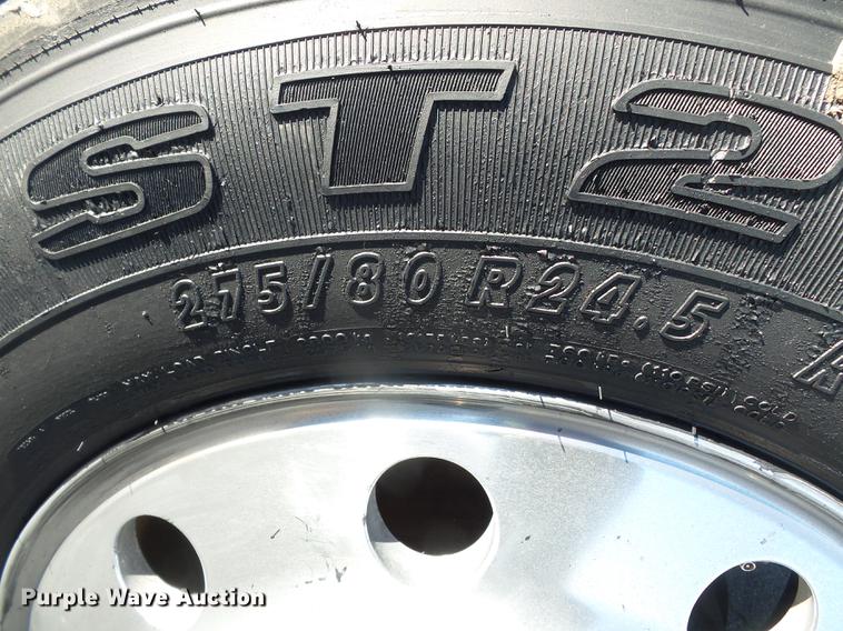 image for item DD2380 2001 Freightliner Classic semi truck